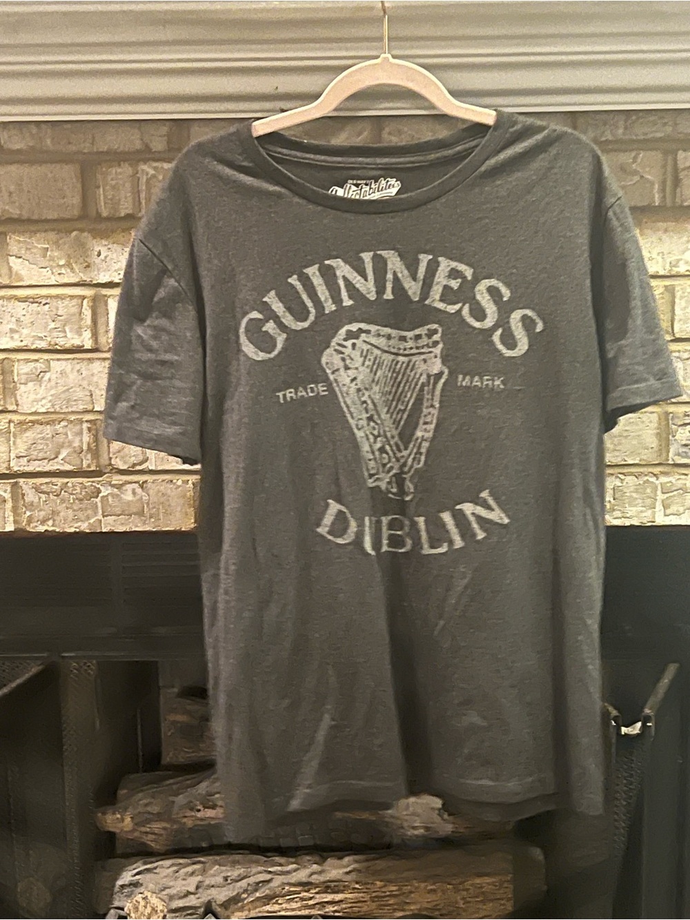 Old Navy Men's Gray Graphic Short Sleeve Tee